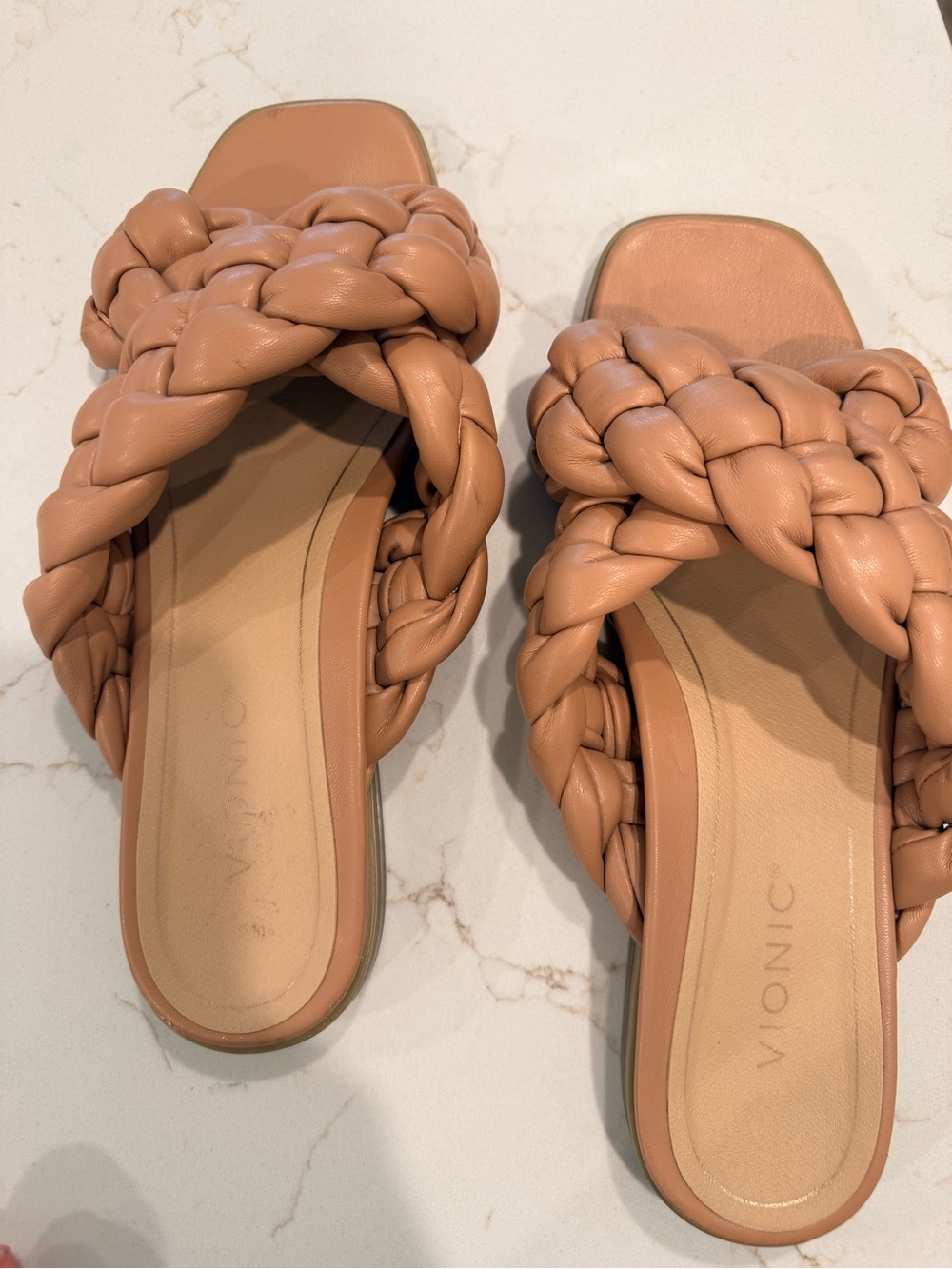 Vionic Braided Slide Sandals — Women's Tan Woven Slides sz 10 - Picture 7 of 7